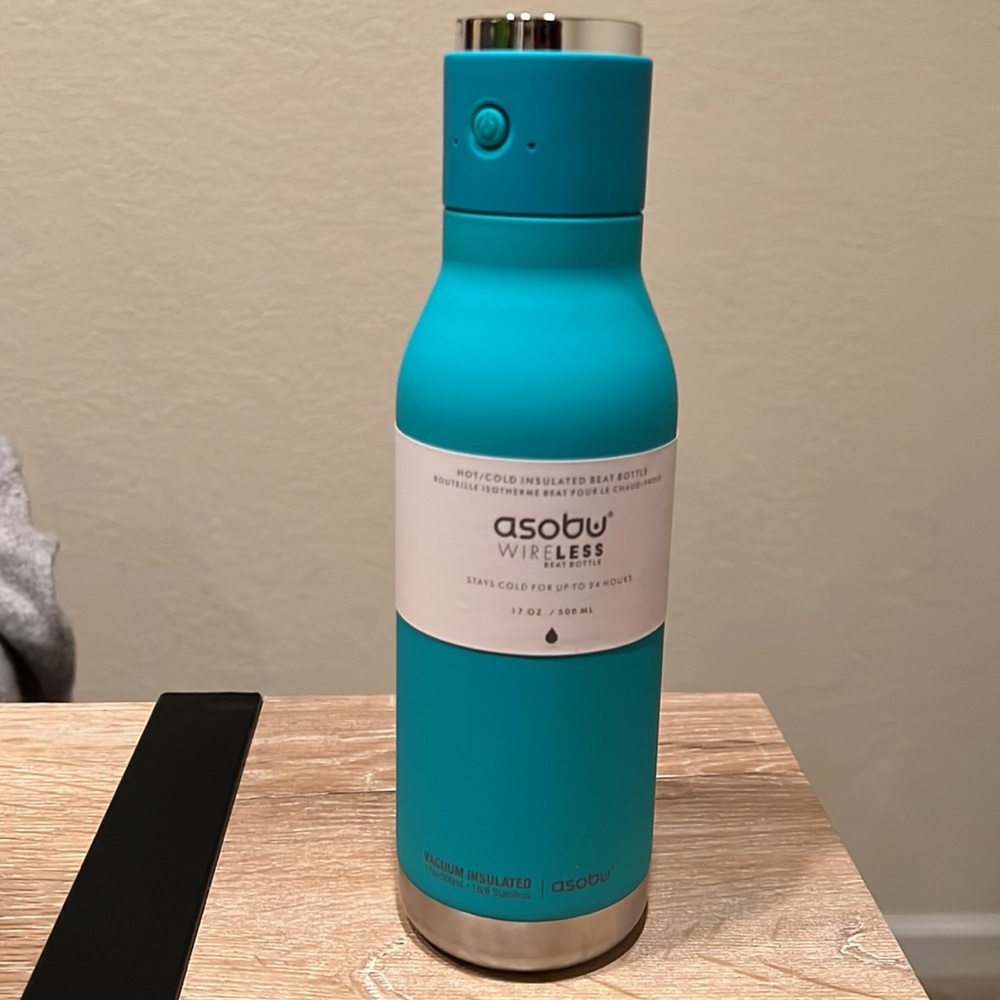 Wireless Speaker and water bottle
